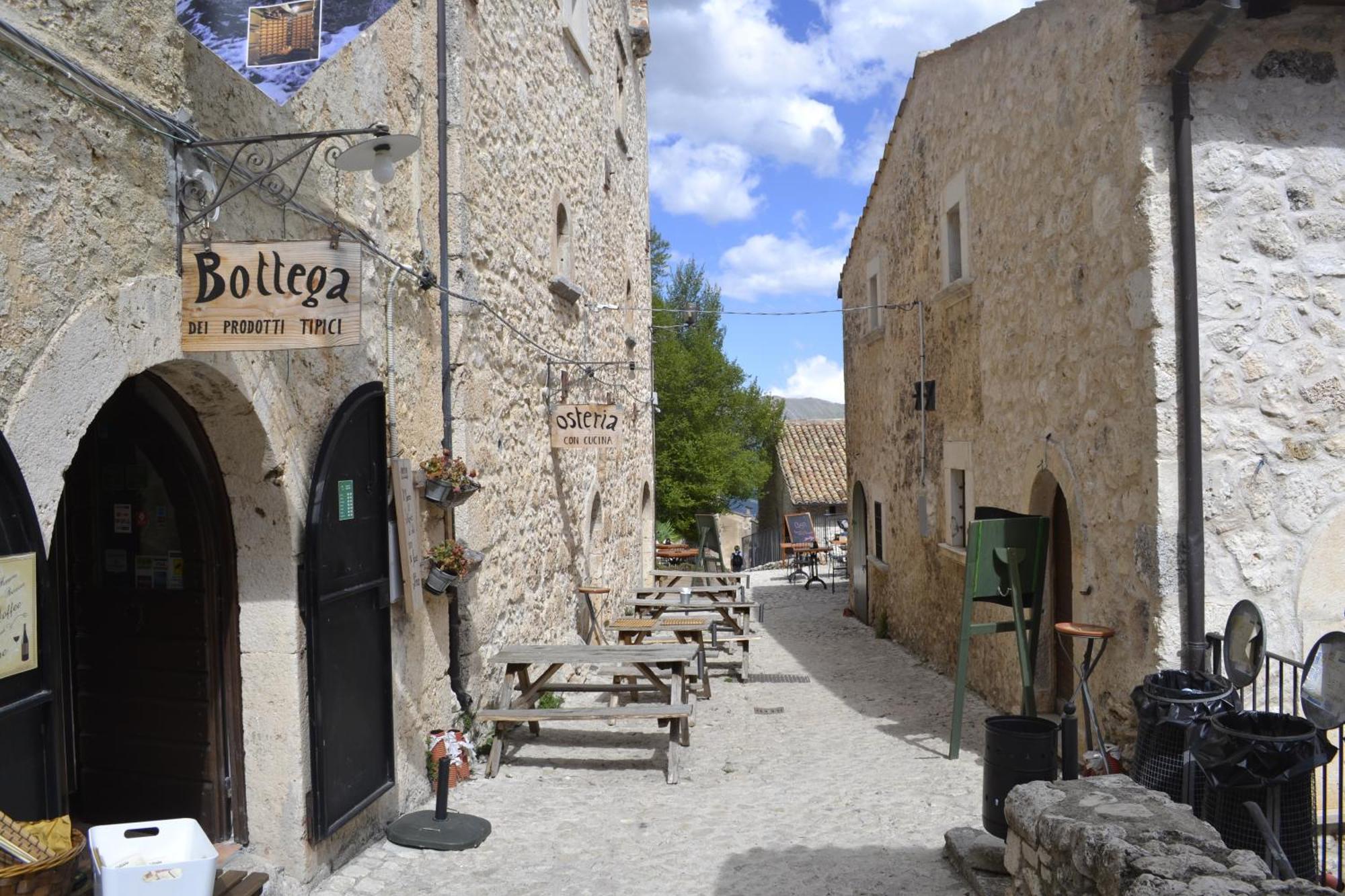 La Taberna Di Rocca Calascio Hotel Exterior photo